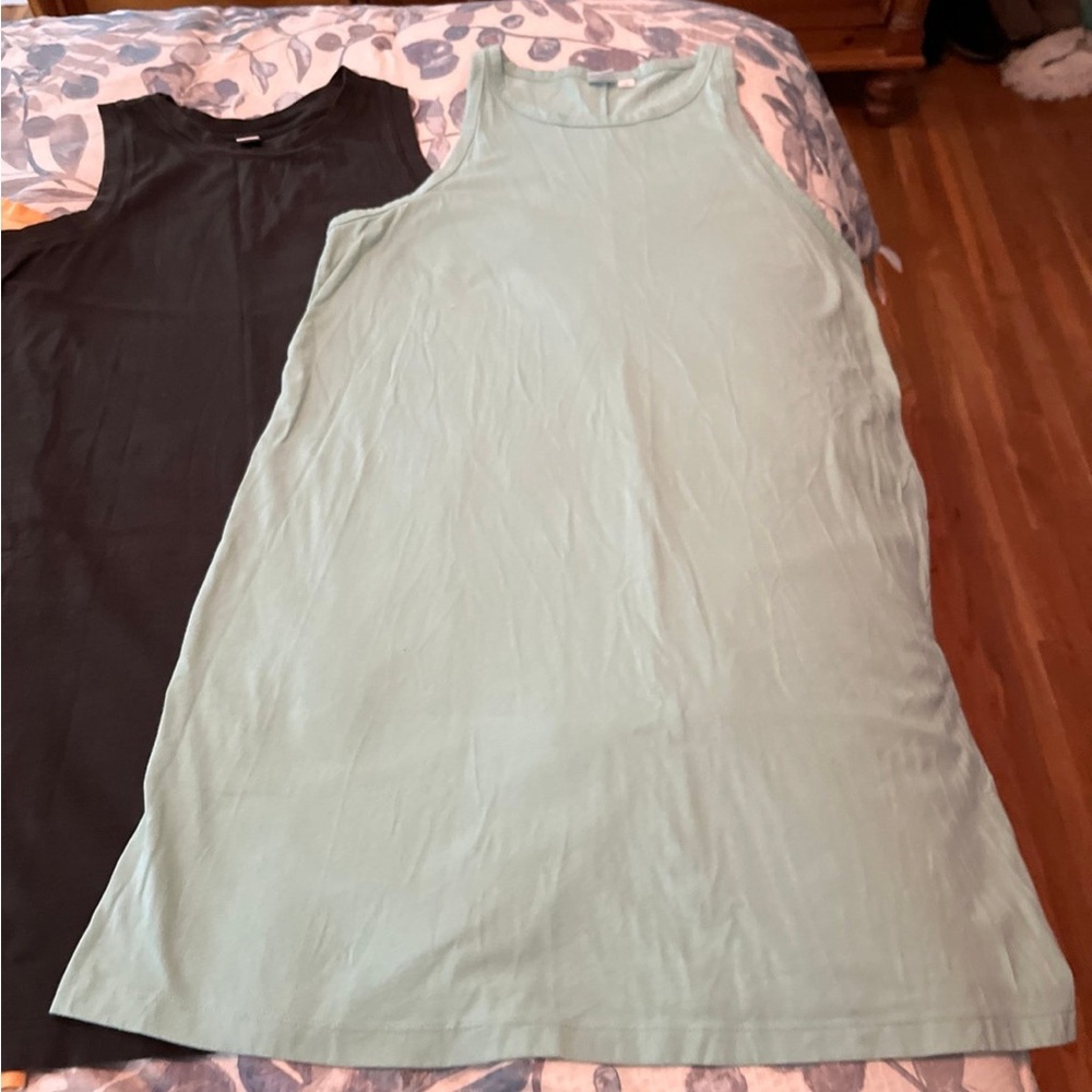 4 summer dresses size Large gently worn.